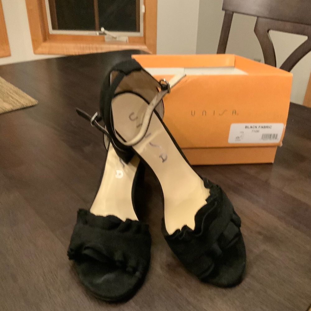 Unisa Strappy Suede Sandals